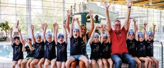 DVAG und MbM e. V. spenden 25.000 Euro fürs Schwimmenlernen 